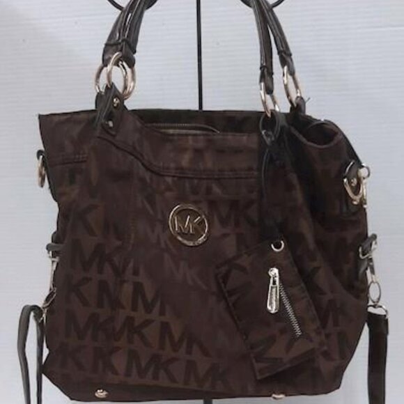 Michael Kors Signature 2 way bag - Picture 2 of 11